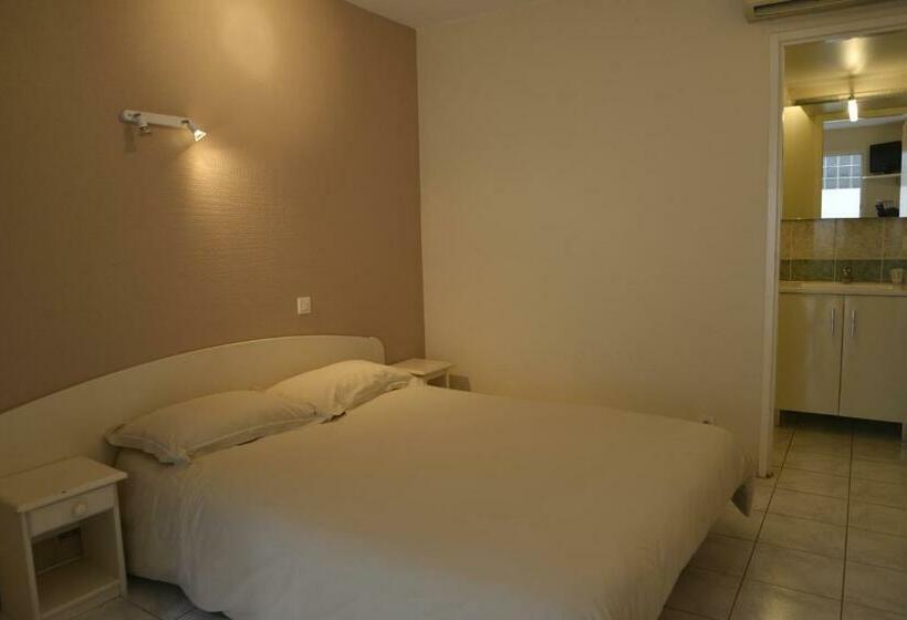 Номер Стандарт, Hôtel Des Arceaux