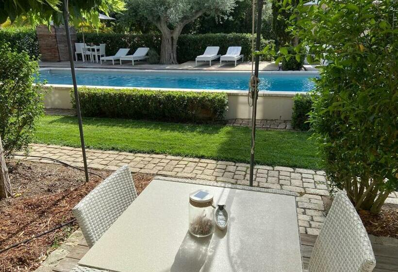스탠다드 룸 풀장 전망, Villa La Begude   Boutique Luxury B&b