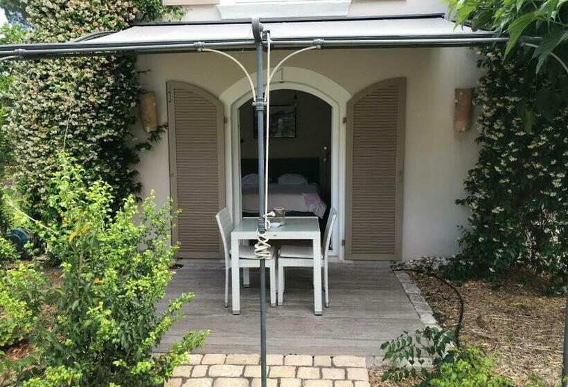 스탠다드 룸 풀장 전망, Villa La Begude   Boutique Luxury B&b