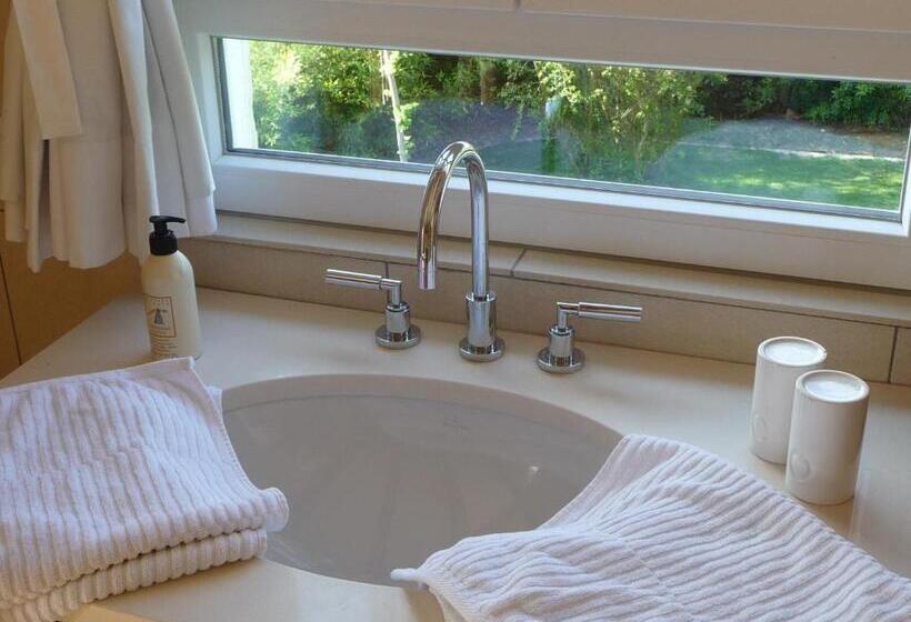 غرفة سوبيريور مطلة على حمام السباحة, Villa La Begude   Boutique Luxury B&b