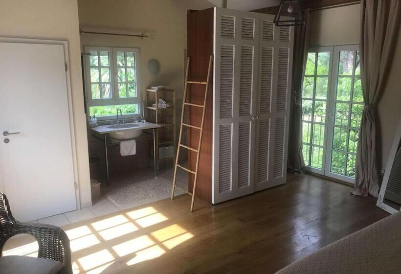 غرفة سوبيريور مطلة على حمام السباحة, Villa La Begude   Boutique Luxury B&b