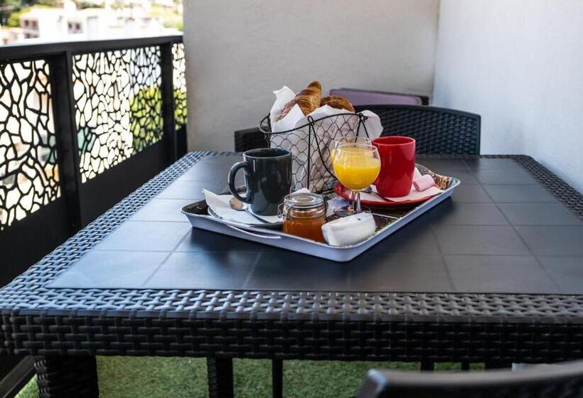 Студио Стандарт с Балконом, Hôtel Eden Cassis   Parking Privé