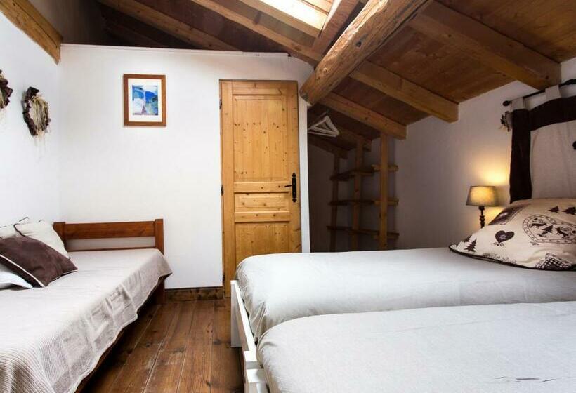 스탠다드 트리플 룸, Gite Auberge De Montvilliers