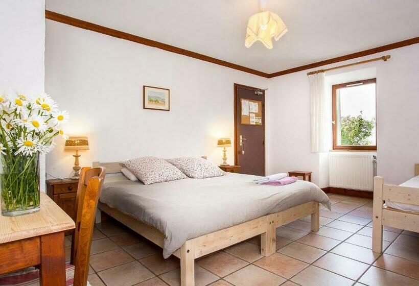 Номер Стандарт Трехместный, Gite Auberge De Montvilliers