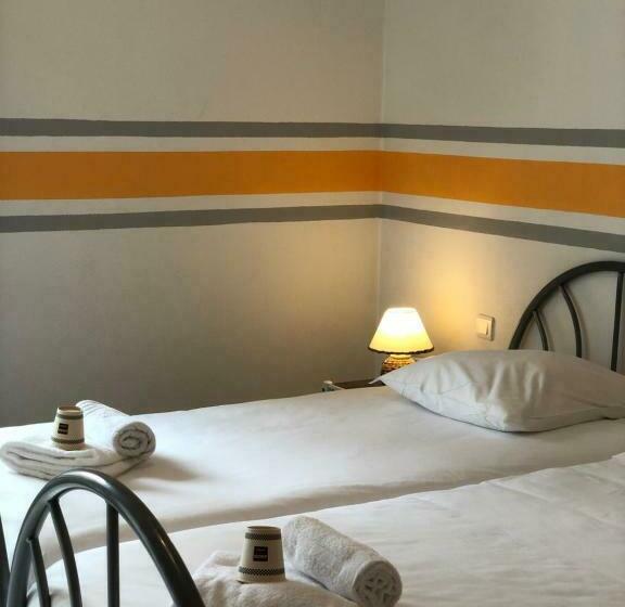 Номер Стандарт Трехместный, Enzo Hotels Neufchâteau By Kyriad Direct