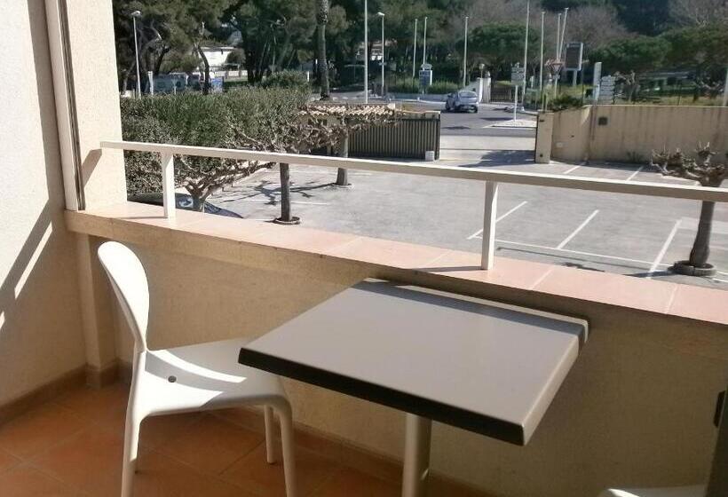 اتاق راحتی, Au Tapis De Sable