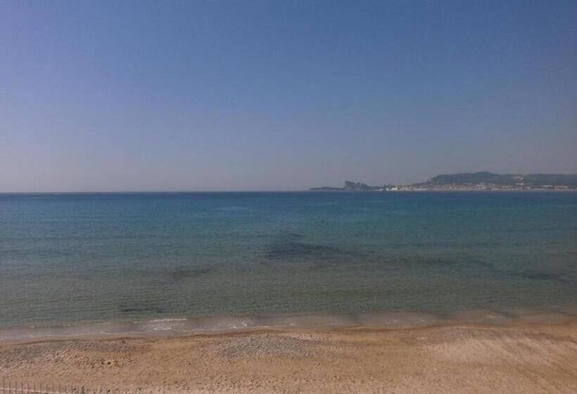 اتاق استاندارد با بالکن و چشم‌انداز دریا, Au Tapis De Sable