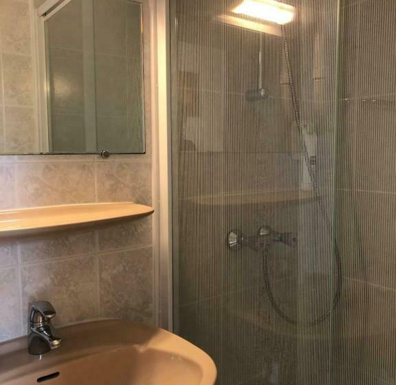 Номер Стандарт, Enzo Hotels Neufchâteau By Kyriad Direct