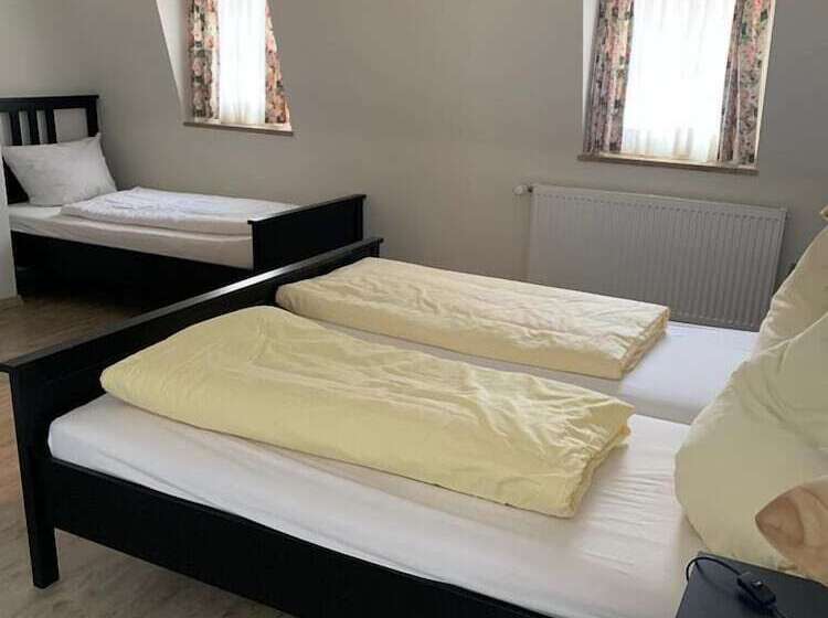Номер Стандарт Трехместный, Hocher