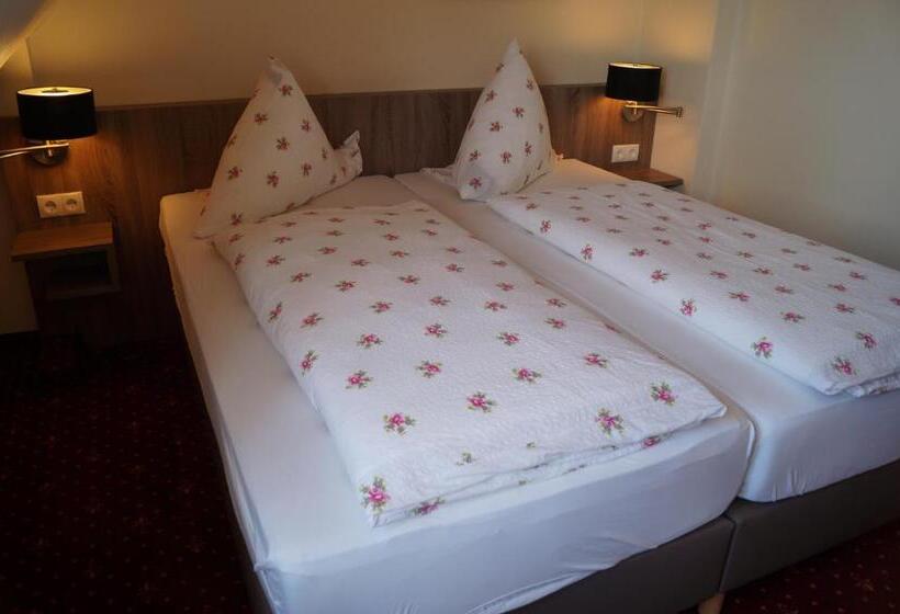 اتاق کلاسیک چهارنفره, Neuses