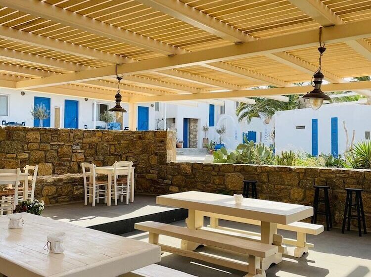 اتاق استاندارد سه نفره, Alexandros Mykonos