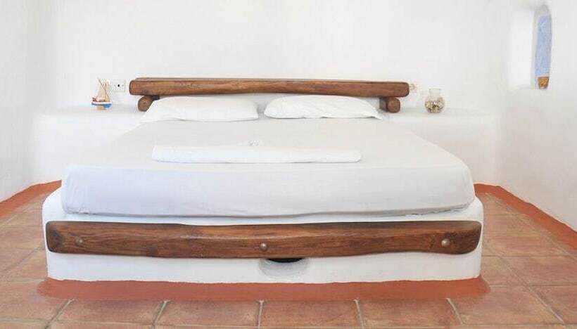 اتاق استاندارد سه نفره, Alexandros Mykonos