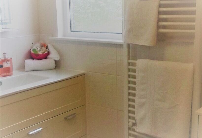 Номер Стандарт, Dunroamin Bed And Breakfast