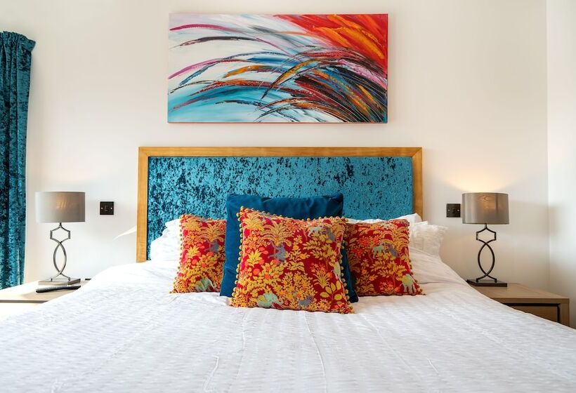 Полулюкс с Балконом, Antrim House Guest Rooms & Suites