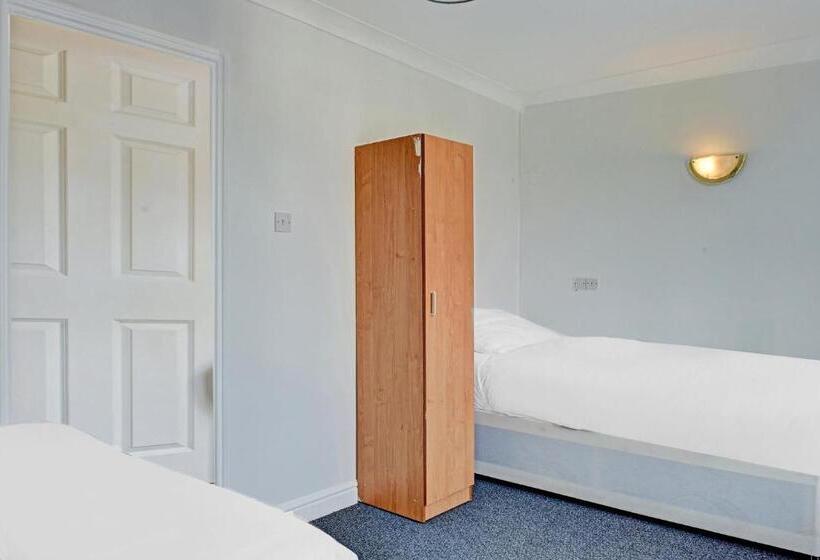 Номер Стандарт Трехместный, The Gables Hotel, Birmingham Airport