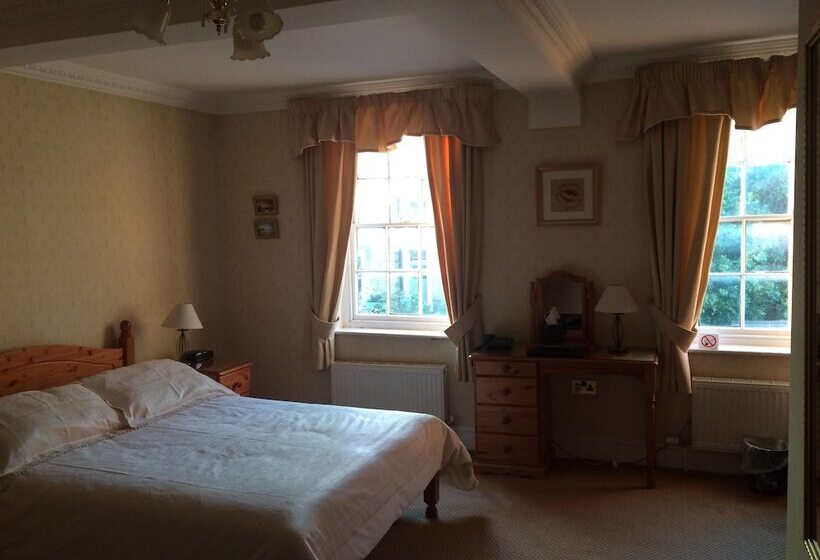 スタンダードルーム, Half Moon Hotel And Restaurant