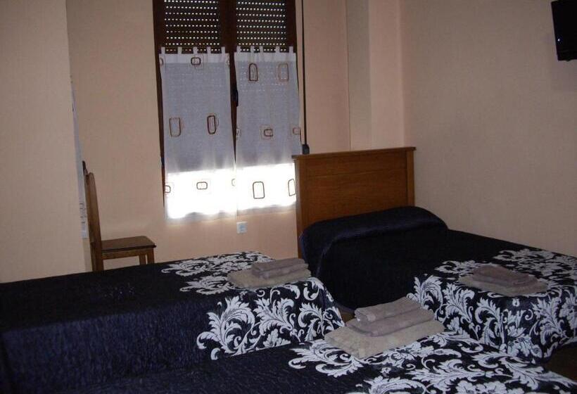 اتاق استاندارد سه نفره, Hostal Abastos