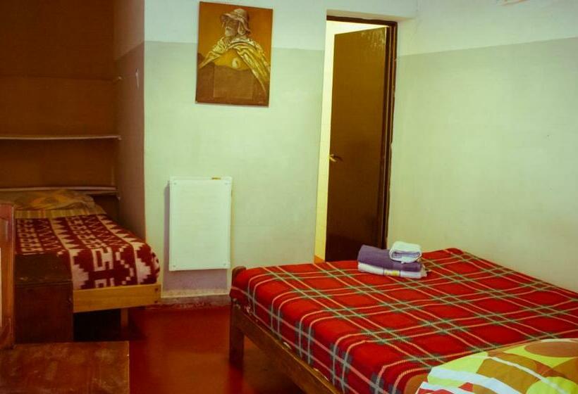 חדר סטנדרט לשלושה, Hostel Waira