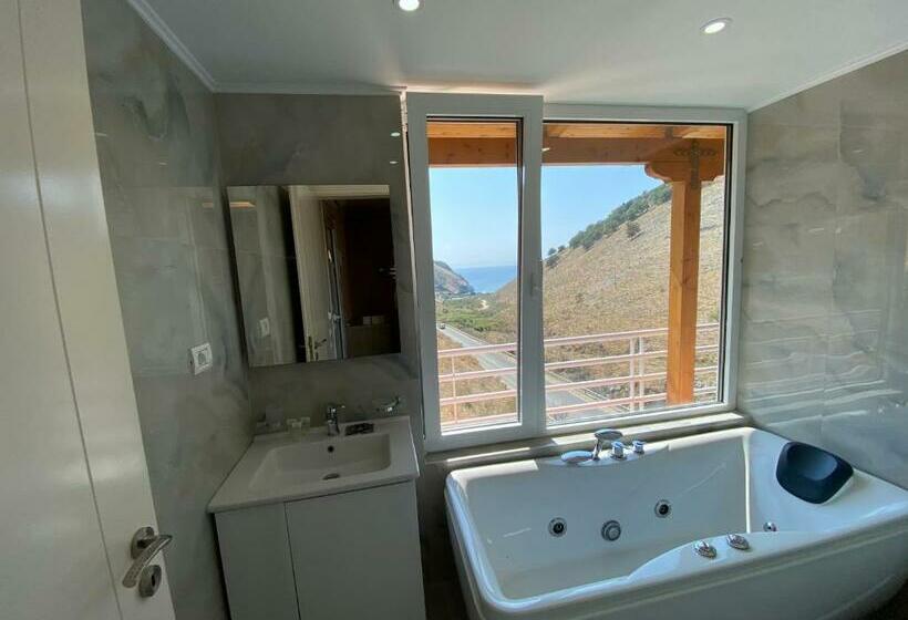 자쿠지 스위트, Karos Hotel Llaman