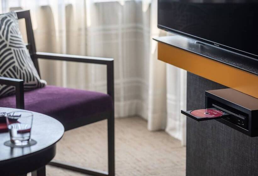Номер Superior, Mitsui Garden Hotel Kyobashi   Tokyo Station