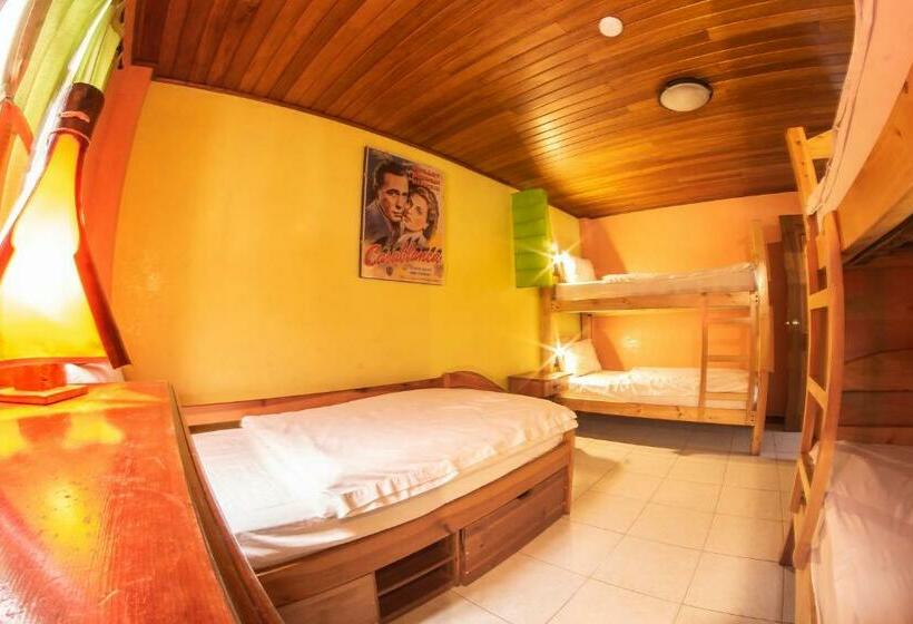 Кровать в Общей Комнате, La Casa Del Molino Blanco B&b