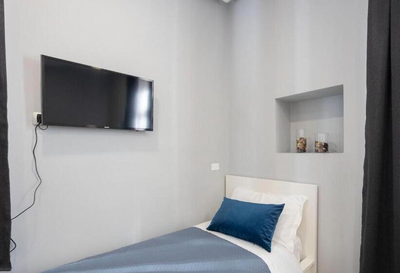اتاق استاندارد سه نفره, Tredidenari B&b