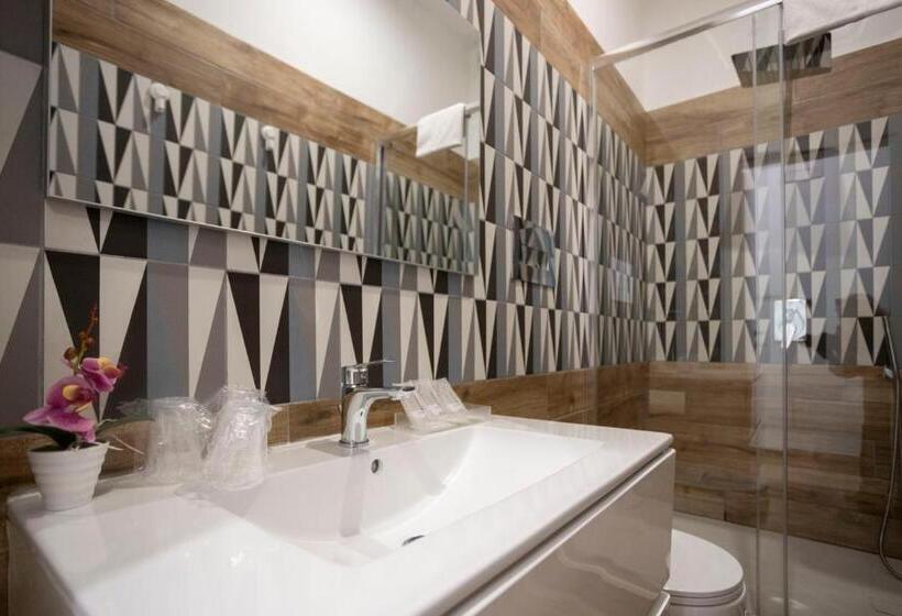 اتاق استاندارد سه نفره, Tredidenari B&b