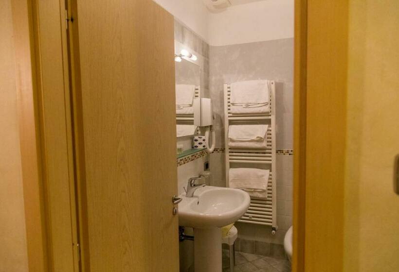 直达温泉标准间, Albergo Della Posta