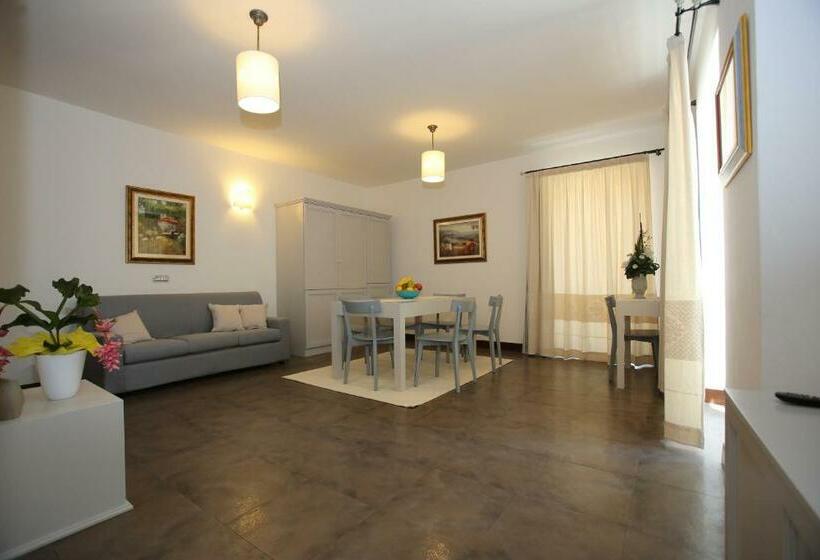سوئیت 2 خوابه, Albergo Residenziale La Corte