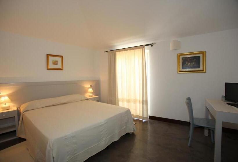 سوئیت با بالکن, Albergo Residenziale La Corte