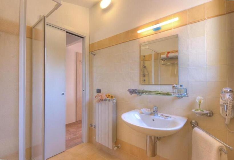 اتاق استاندارد سه نفره, Le Fiabe Hotel Resort