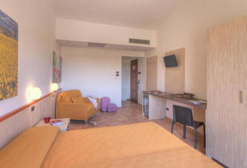 Habitación Triple Estándar, Le Fiabe Hotel Resort