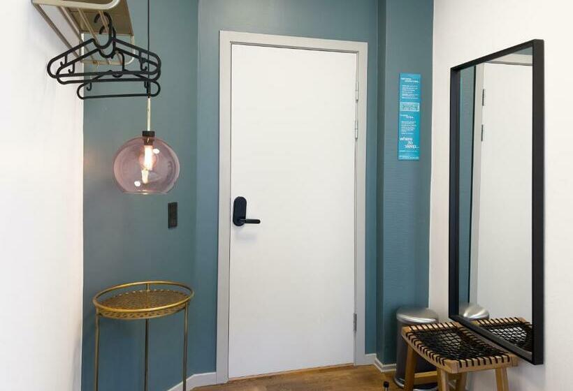 اتاق استاندارد با سرویس بهداشتی مشترک, Where To Sleep