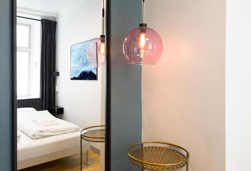 اتاق استاندارد با سرویس بهداشتی مشترک, Where To Sleep