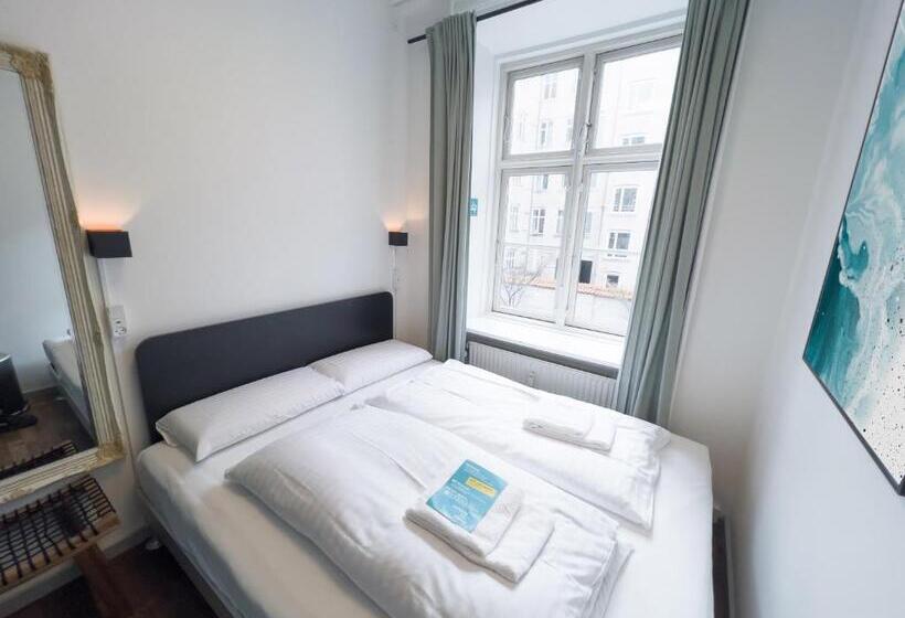 اتاق استاندارد با سرویس بهداشتی مشترک, Where To Sleep