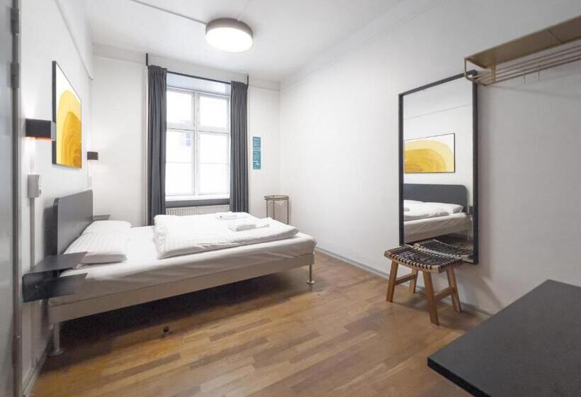 اتاق استاندارد با سرویس بهداشتی مشترک, Where To Sleep