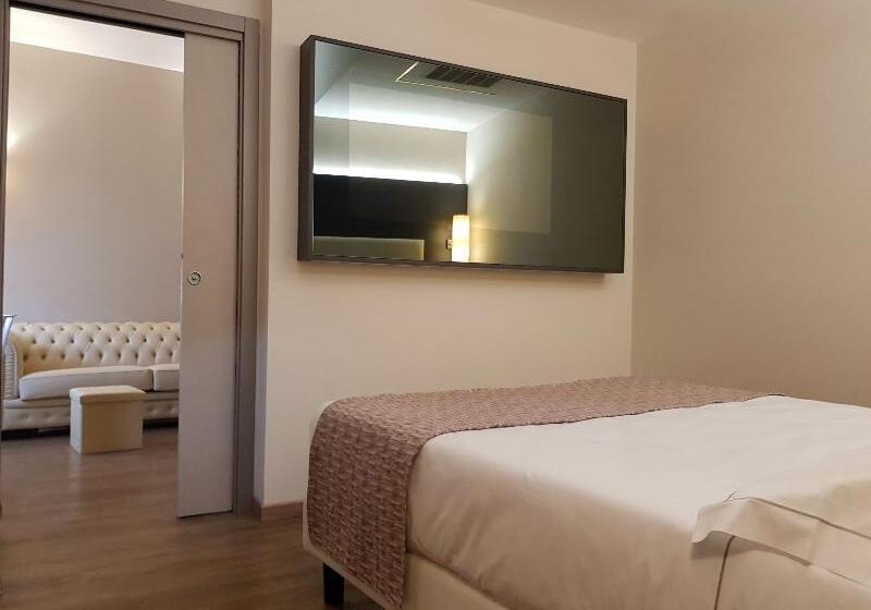 Кровать в Общей Комнате, Mido Hostel
