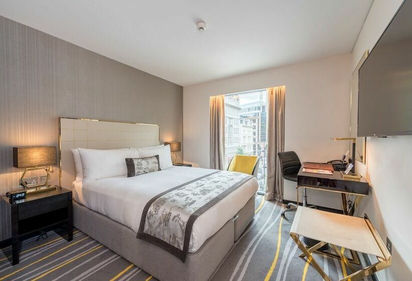 اتاق سوپریور, Saint London