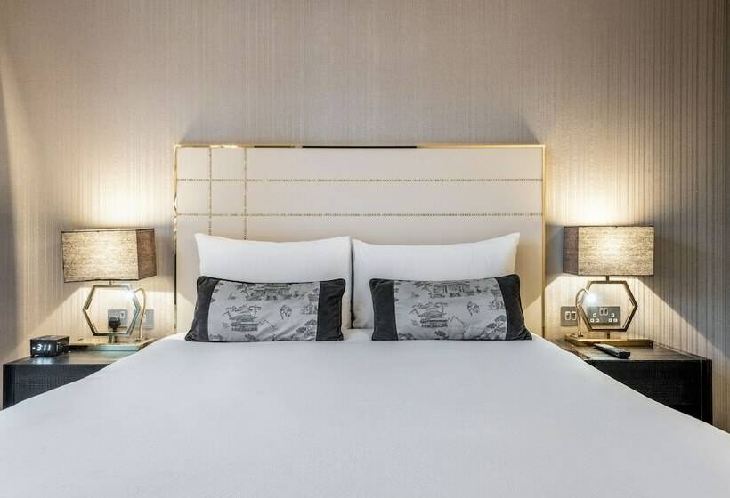 اتاق لوکس, Saint London