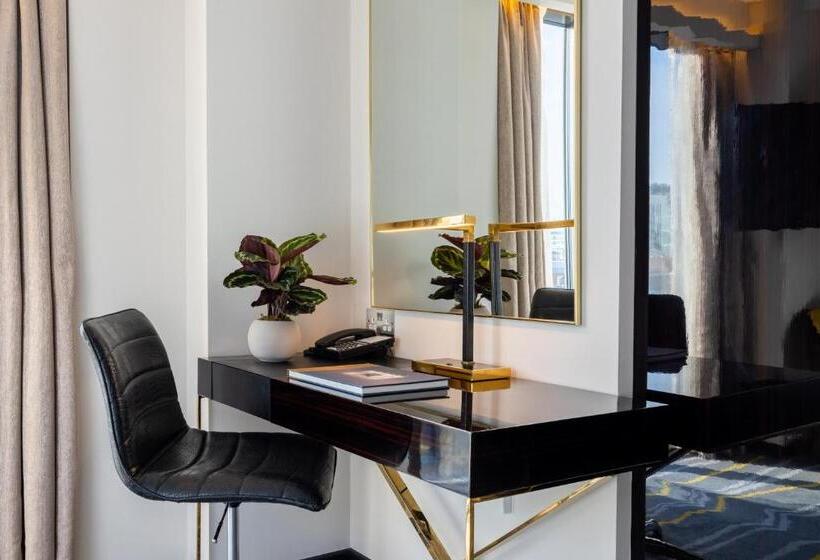 Номер Deluxe, Saint London