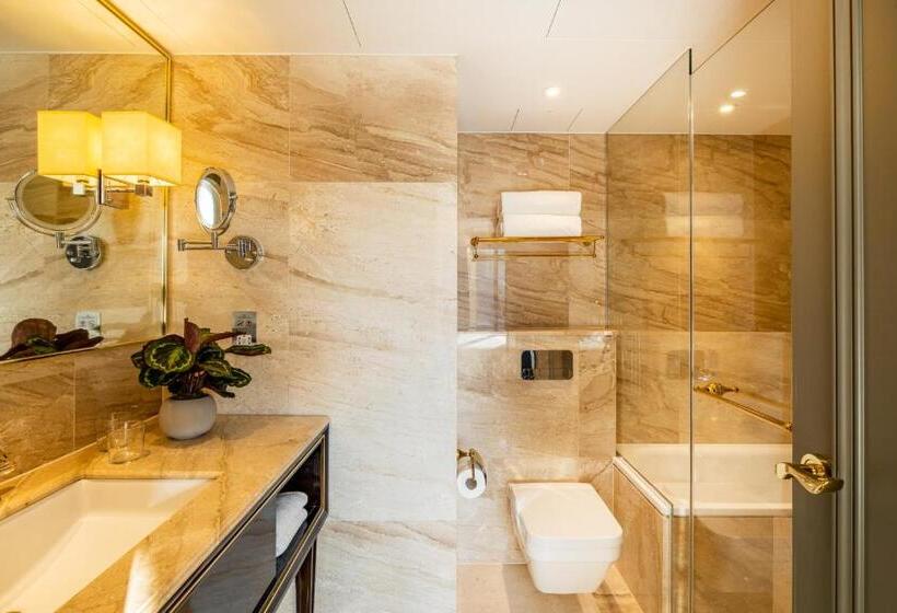 سوییت جونیور, Saint London