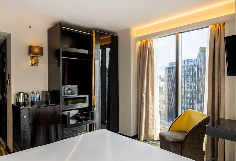 Номер Deluxe, Saint London