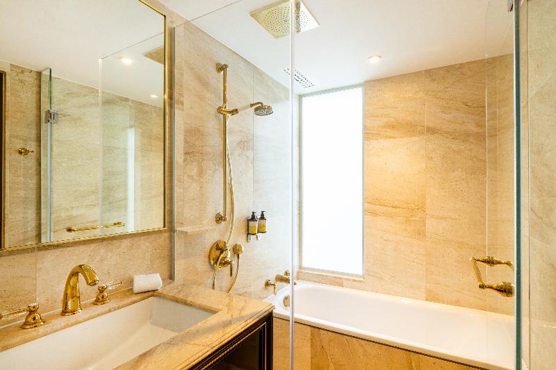 سوییت جونیور, Saint London