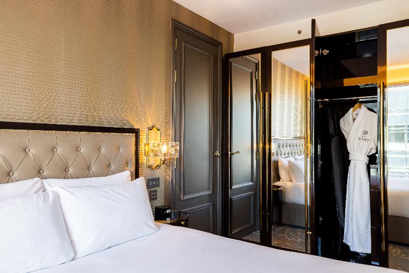 سوییت جونیور, Saint London