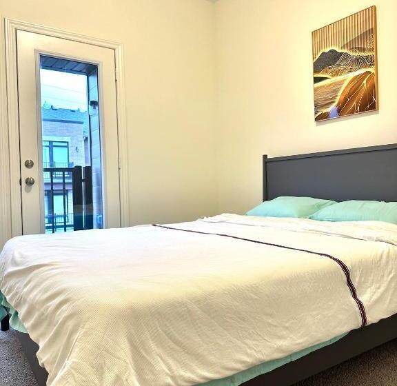 带阳台的豪华间, Private Room In A Brand New House Ajax Greater Toronto, 30 Min To Pearson Airport