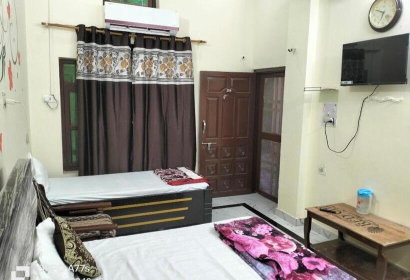 Четырехместный Номер Стандарт, Pushpa Home Stay