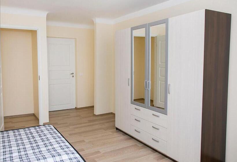 اتاق استاندارد یک نفره, Private Room In A Shared Apartment