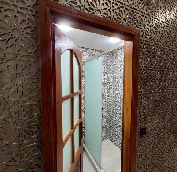 四人标准间, Riad El Wazzania