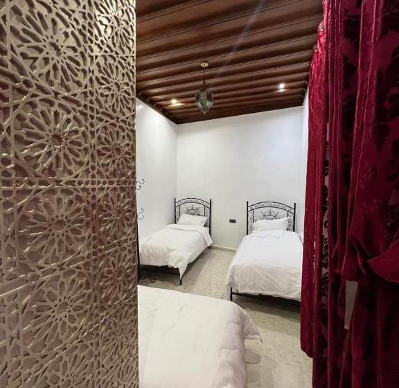 标准三人间, Riad El Wazzania