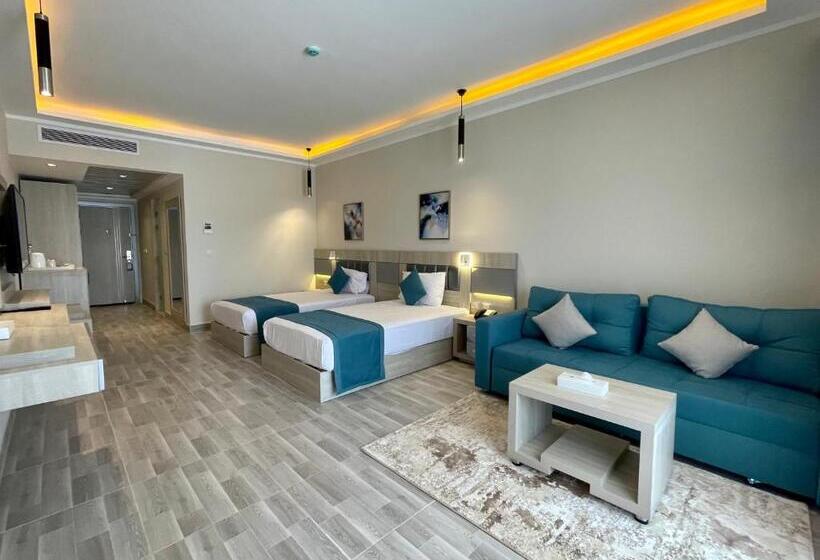 اتاق اساندارد با چشم‌انداز جانبی به دریا, Sirena Beach Resort & Spa